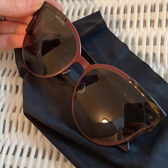 Christian Dior sunnies. Oversized. Tortashell with burgundy rims. Authentic. - Picture 2 of 14